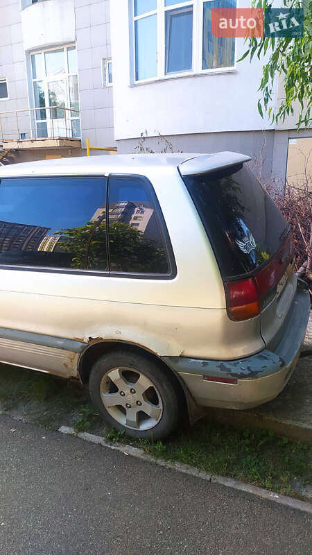 Минивэн Mitsubishi Space Runner 1992 в Ирпене