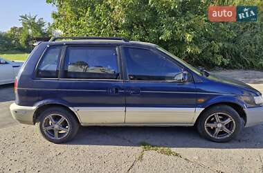 Минивэн Mitsubishi Space Runner 1994 в 