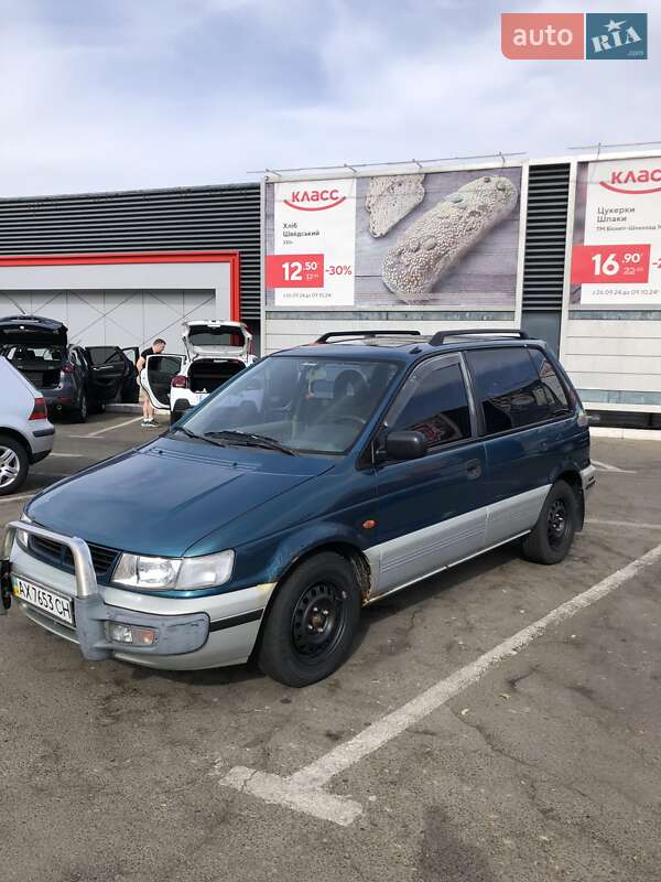 Минивэн Mitsubishi Space Runner 1996 в 