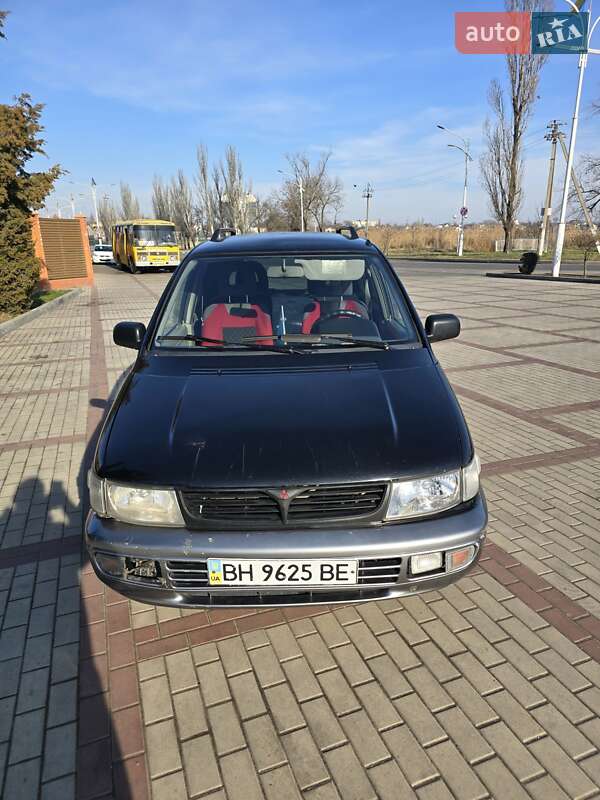 Минивэн Mitsubishi Space Runner 1997 в 