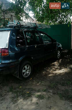 Минивэн Mitsubishi Space Runner 1992 в 