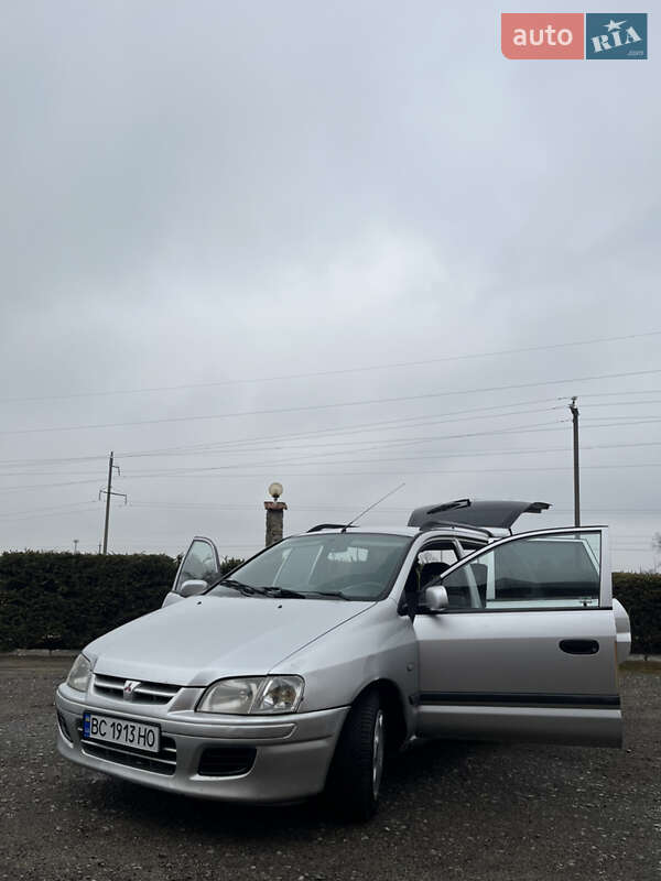 Mitsubishi Space Star 2000