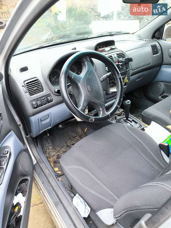 Mitsubishi Space Star 2002