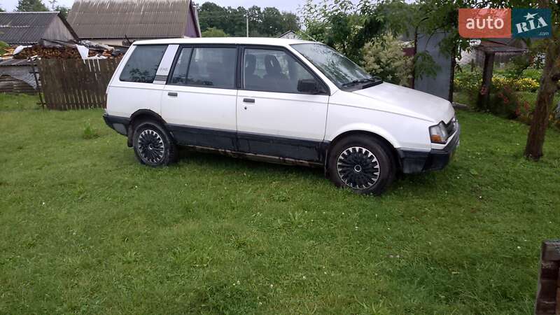 Минивэн Mitsubishi Space Wagon 1987 в 