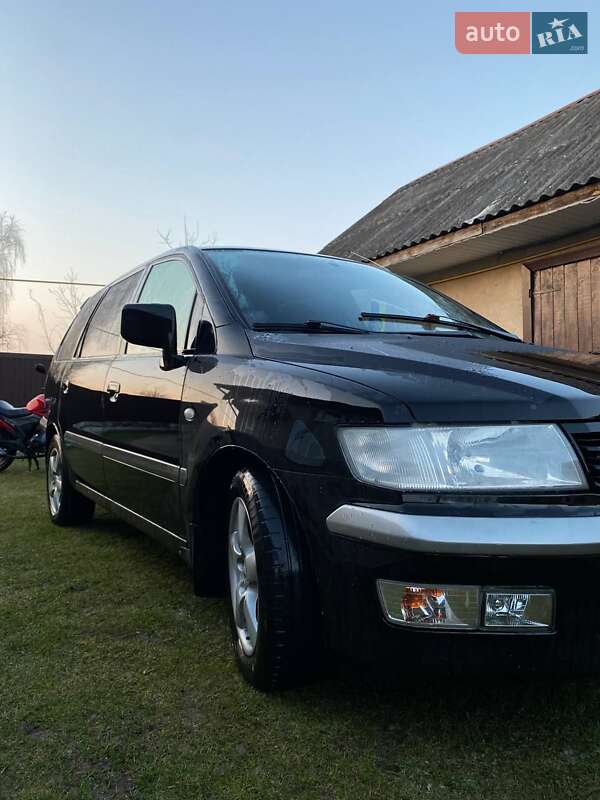 Mitsubishi Space Wagon 2002