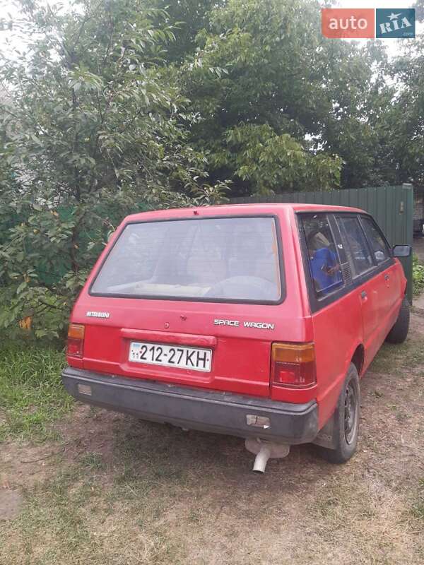 Мінівен Mitsubishi Space Wagon 1984 в 