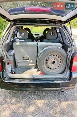 Минивэн Mitsubishi Space Wagon 2002 в 