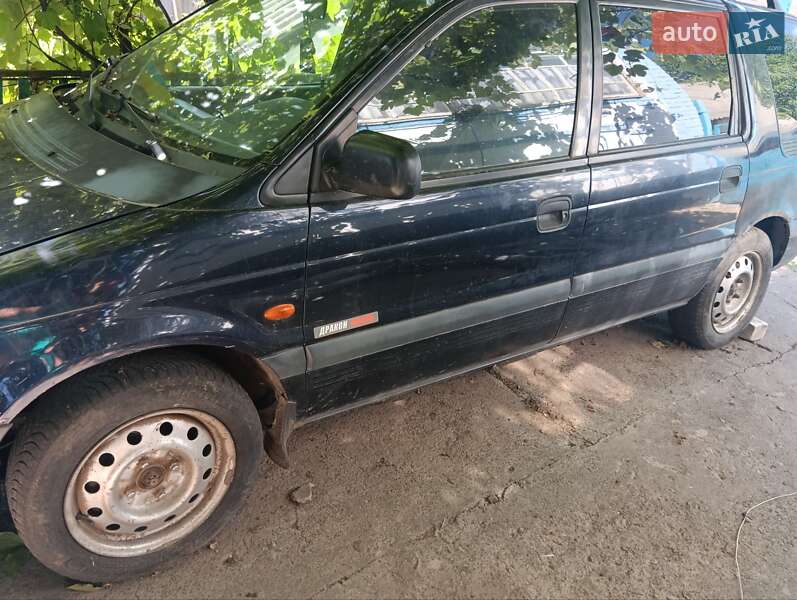 Минивэн Mitsubishi Space Wagon 2000 в 