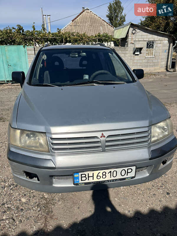 Mitsubishi Space Wagon 2001
