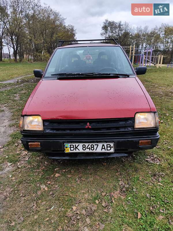 Минивэн Mitsubishi Space Wagon 1985 в Сарнах