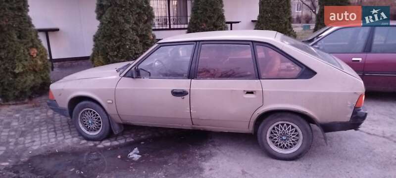 Хетчбек Москвич/АЗЛК 2141 1994 в Вараші