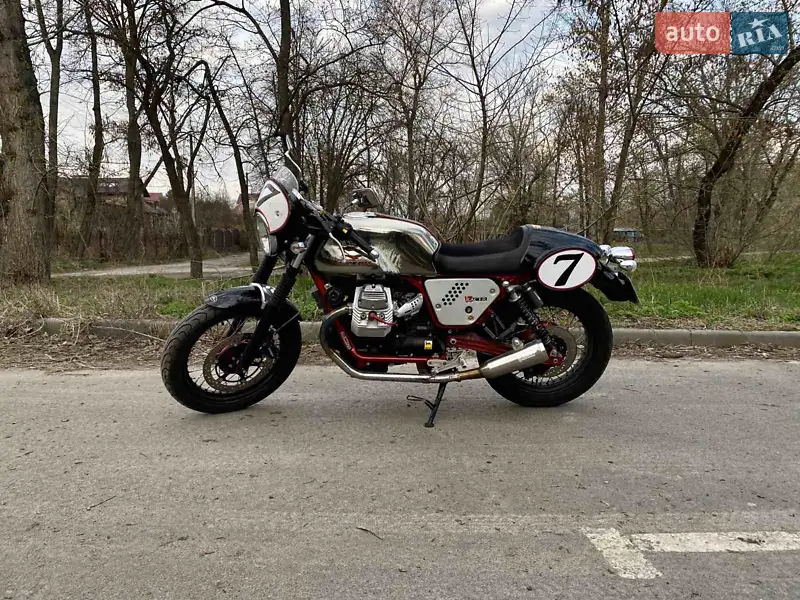 Moto Guzzi V7 Racer 2011