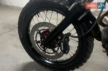 Скремблер Moto Guzzi V7 Racer 2011 в 