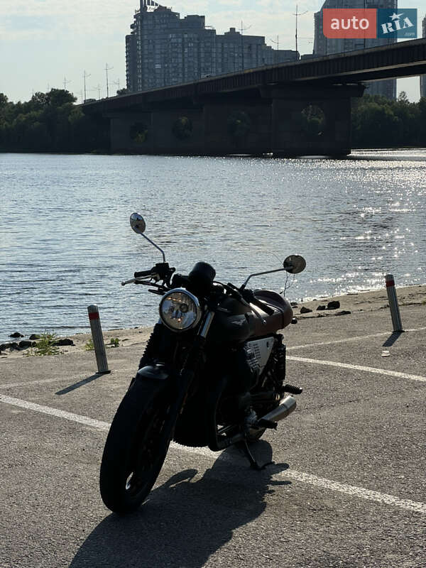 Кафе рейсер Moto Guzzi V7 Stone 2017 в Киеве