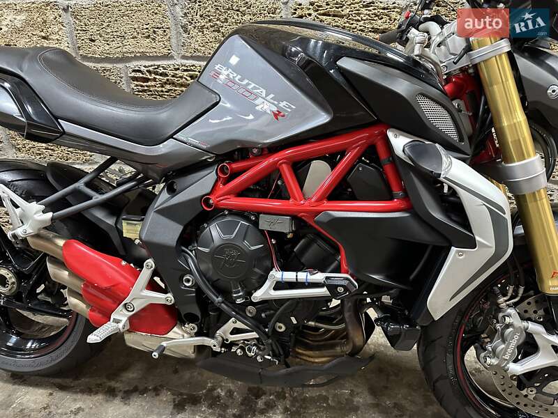 Мотоцикл Без обтекателей (Naked bike) Mv agusta Brutale 2015 в Одессе фото 6 Мотоцикл Без обтекателей (Naked bike) Mv agusta Brutale 2015 в Одессе