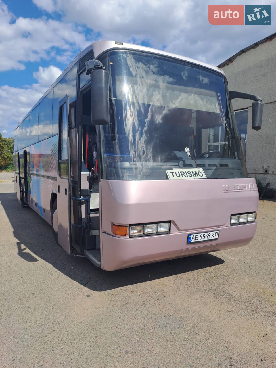 Автобус повністю в рейсовому стані
Поварений, .технічно все справне. Клімат працює.якщо є якісь запитання телефонуйте зрадістю відповім.