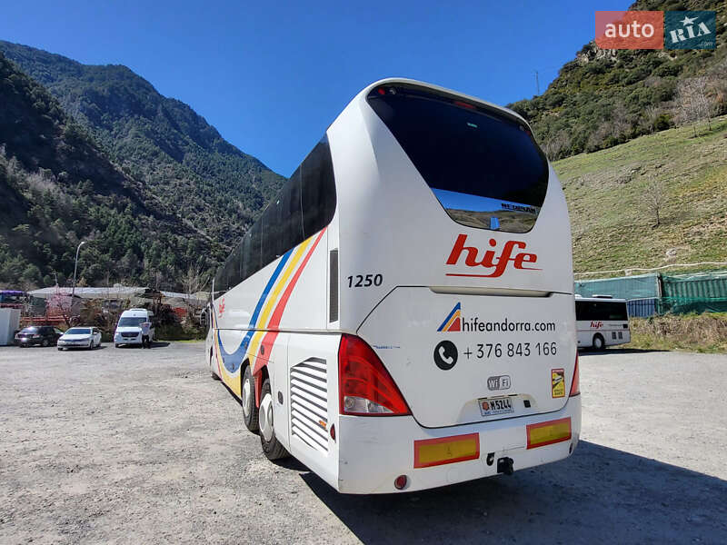 Туристичний / Міжміський автобус Neoplan N 2010 в Чернівцях