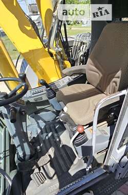 Колесный экскаватор New Holland MH 3.6 2009 в 