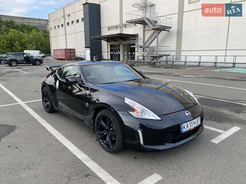 Купе Nissan 370Z 2015 в Киеве