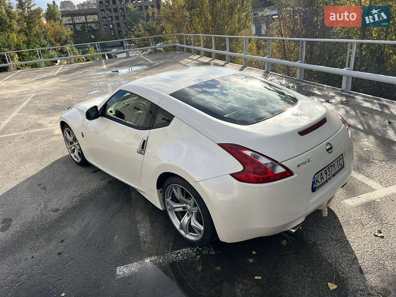 Купе Nissan 370Z 2016 в Києві фото 6 Купе Nissan 370Z 2016 в Києві