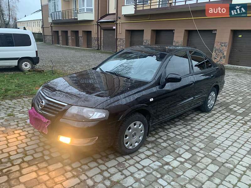 Седан Nissan Almera Classic 2010 в Ивано-Франковске