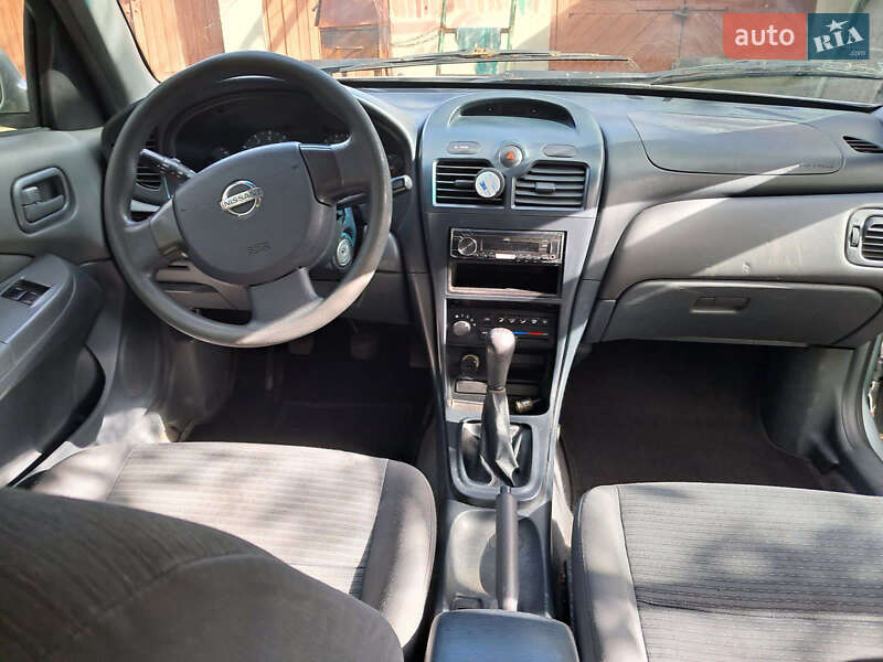 Седан Nissan Almera Classic 2006 в Нововолынске