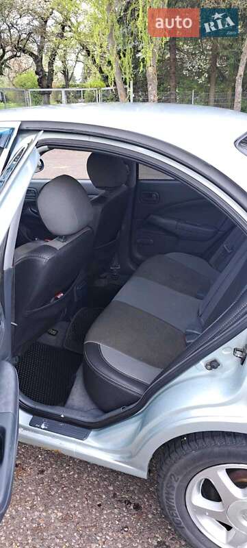 Седан Nissan Almera Classic 2006 в Львові