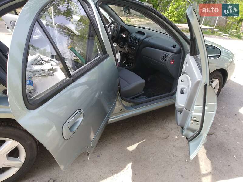 Седан Nissan Almera Classic 2006 в Киеве