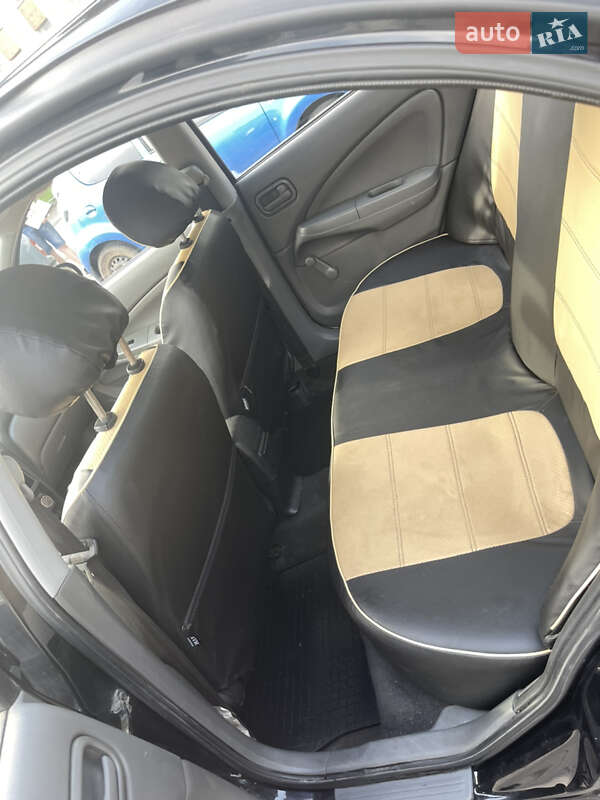 Седан Nissan Almera Classic 2010 в Львові