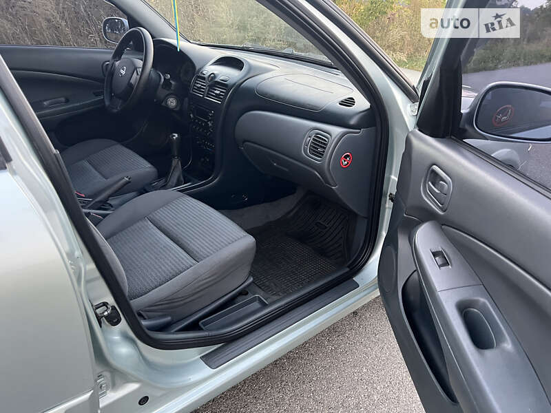 Седан Nissan Almera Classic 2007 в Мене