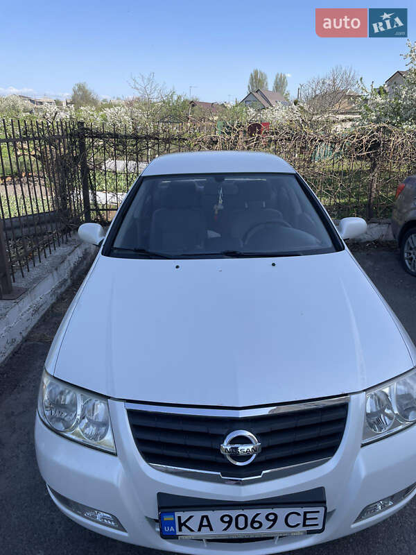 Седан Nissan Almera Classic 2012 в Нових Петрівцях