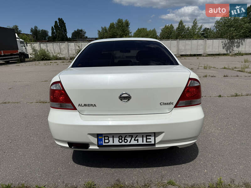 Седан Nissan Almera Classic 2012 в Кременчуге