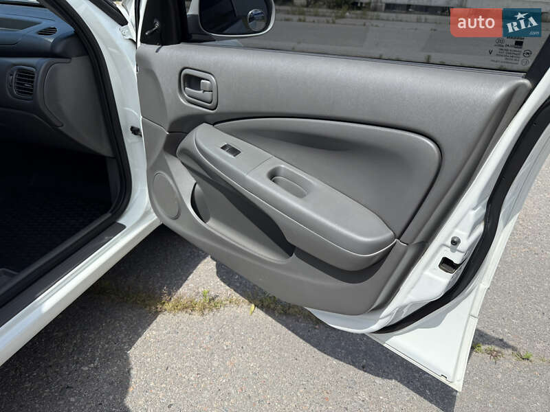 Седан Nissan Almera Classic 2012 в Кременчуге