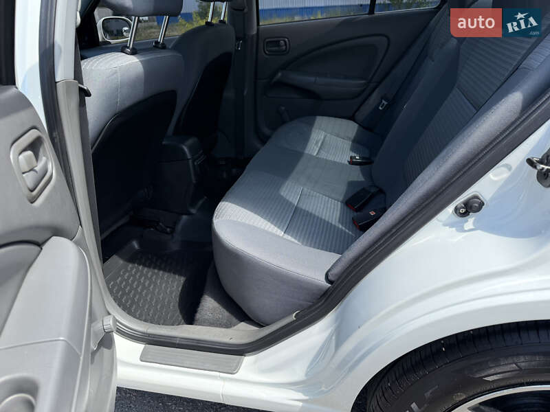 Седан Nissan Almera Classic 2012 в Кременчуге