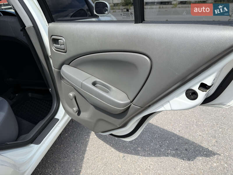 Седан Nissan Almera Classic 2012 в Кременчуге