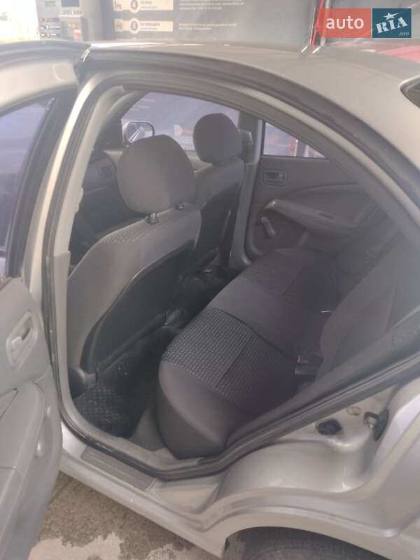 Седан Nissan Almera Classic 2008 в Трускавце