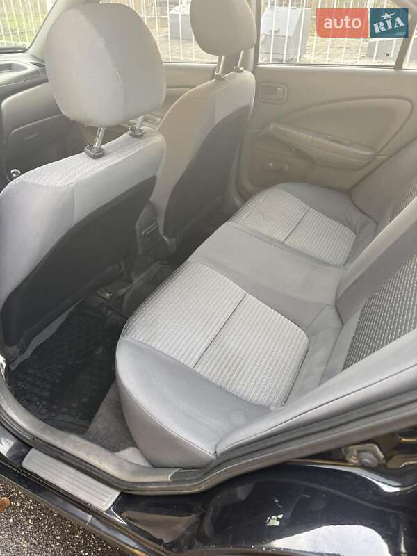 Седан Nissan Almera Classic 2010 в Полтаве