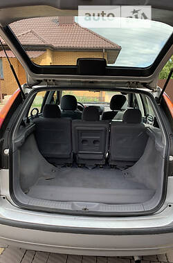 Хэтчбек Nissan Almera Tino 2004 в 
