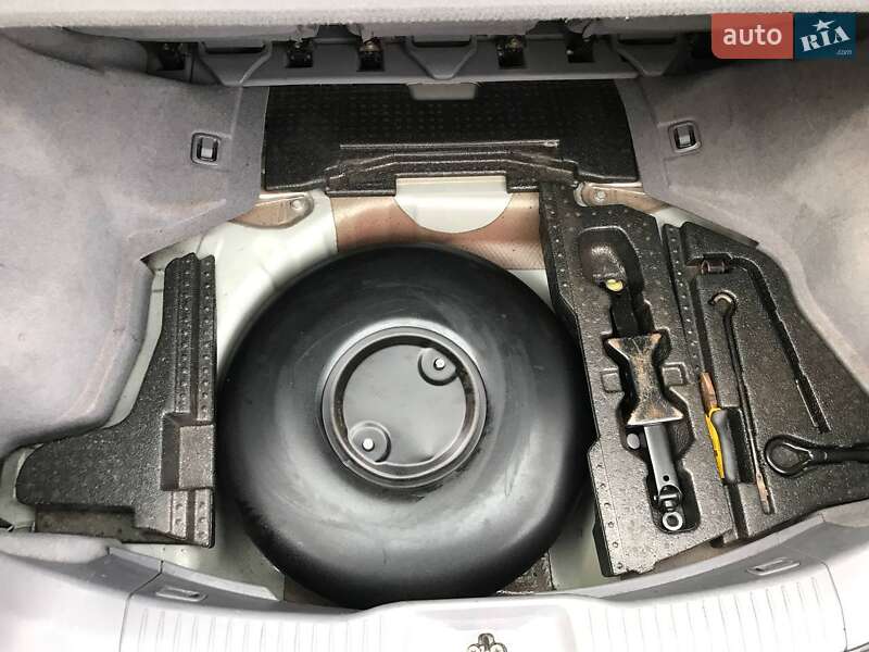 Минивэн Nissan Almera Tino 2004 в Киеве