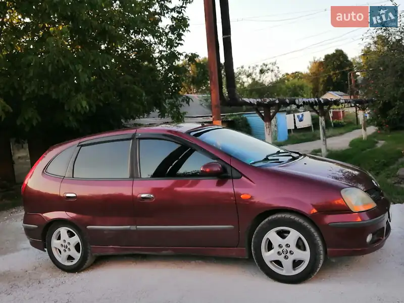 Nissan Almera Tino 2001