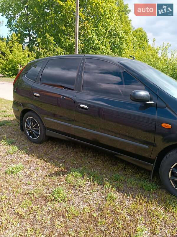 Минивэн Nissan Almera Tino 2002 в Семеновке