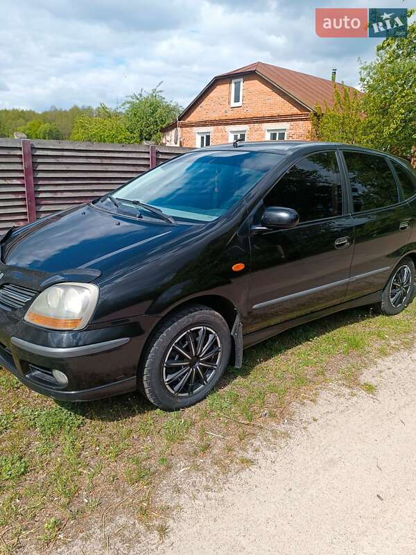 Минивэн Nissan Almera Tino 2002 в Семеновке