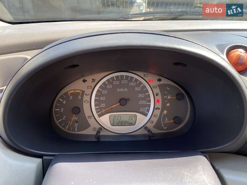 Минивэн Nissan Almera Tino 2001 в Шептицькому