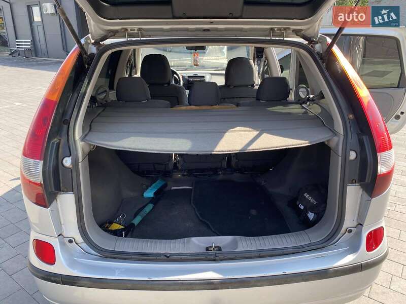 Минивэн Nissan Almera Tino 2001 в Шептицькому