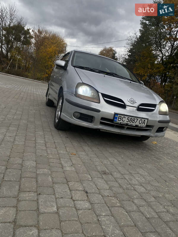 Nissan Almera Tino 2001