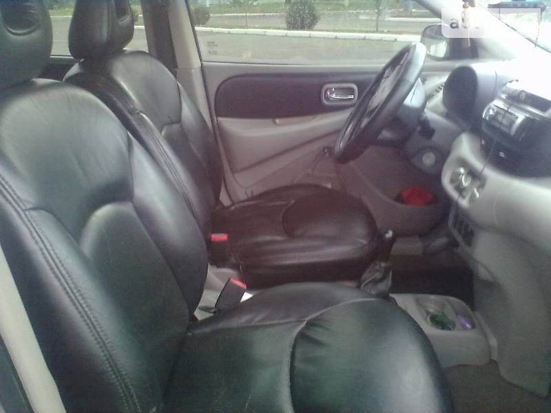 Хетчбек Nissan Almera 2001 в Ізмаїлі