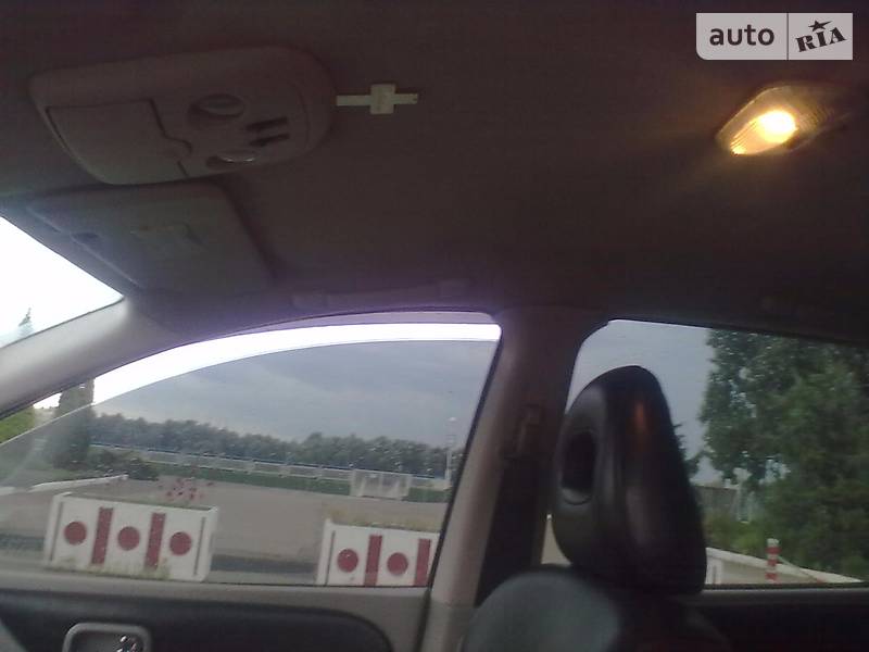 Хетчбек Nissan Almera 2001 в Ізмаїлі