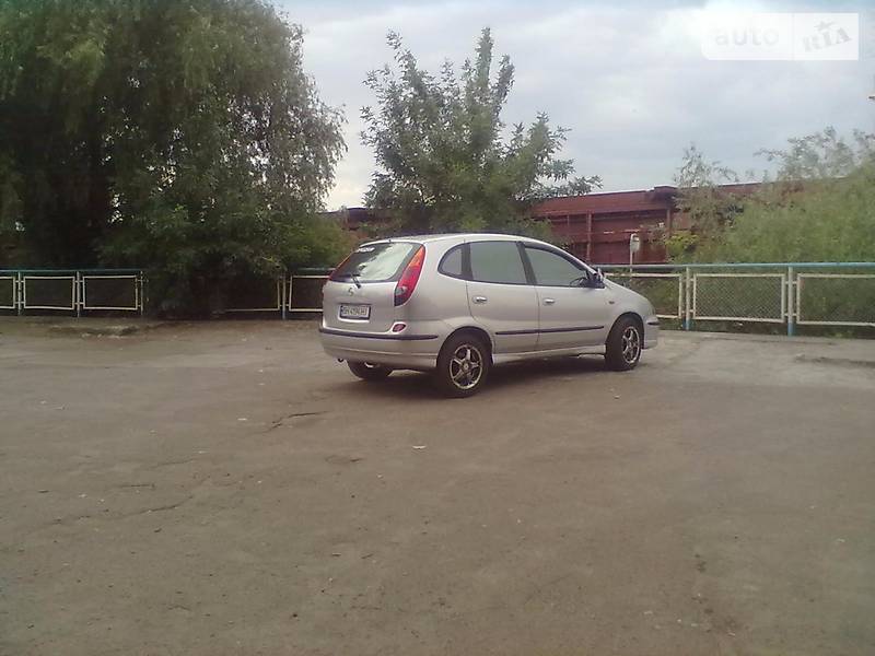 Хетчбек Nissan Almera 2001 в Ізмаїлі