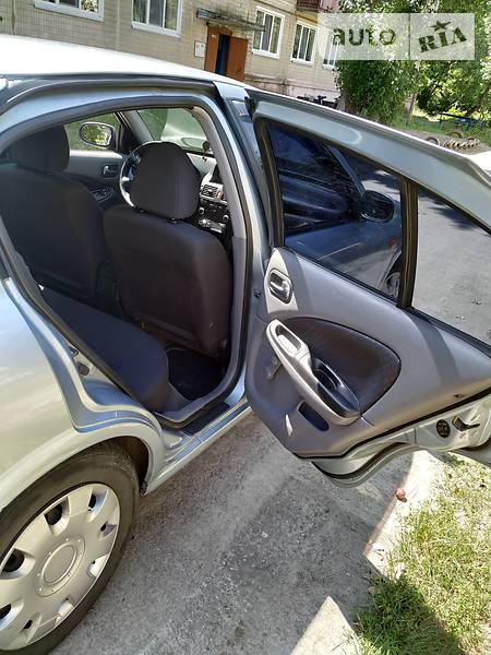 Хэтчбек Nissan Almera 2005 в Радомышле