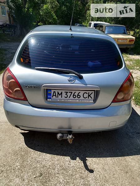 Хэтчбек Nissan Almera 2005 в Радомышле